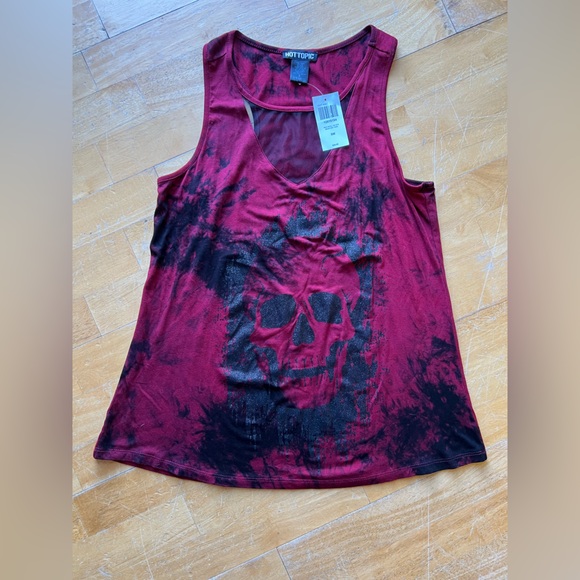 Hot Topic Tops - Hot Topic maroon/red and black tie-dyed, Graphic Tank Top sparkly skull